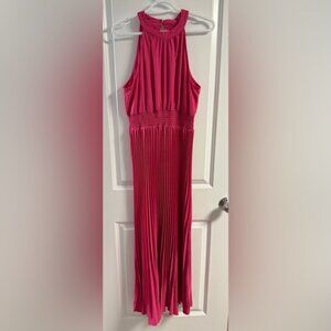 🩷 Elegant Pink Pleated Dress